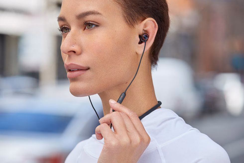 OnePlus анонсировал новые беспроводные наушники Bullets Wireless 2 3 bullets wireless 2 1 980x654 1