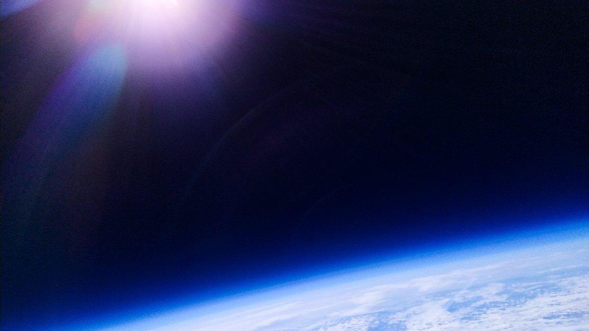 Смартфон Xiaomi Redmi Note 7 побывал в стратосфере и сделал снимки Земли 8 d5yg0ituwao4 i