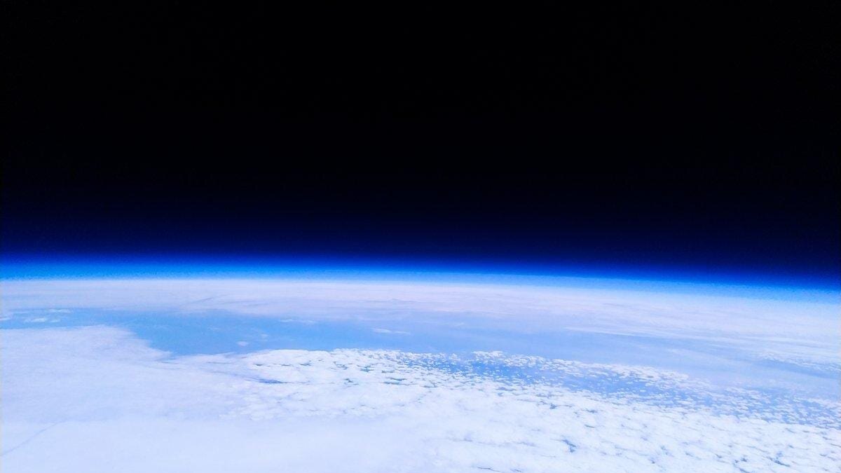 Смартфон Xiaomi Redmi Note 7 побывал в стратосфере и сделал снимки Земли 6 d5ygywwu0aaipqb