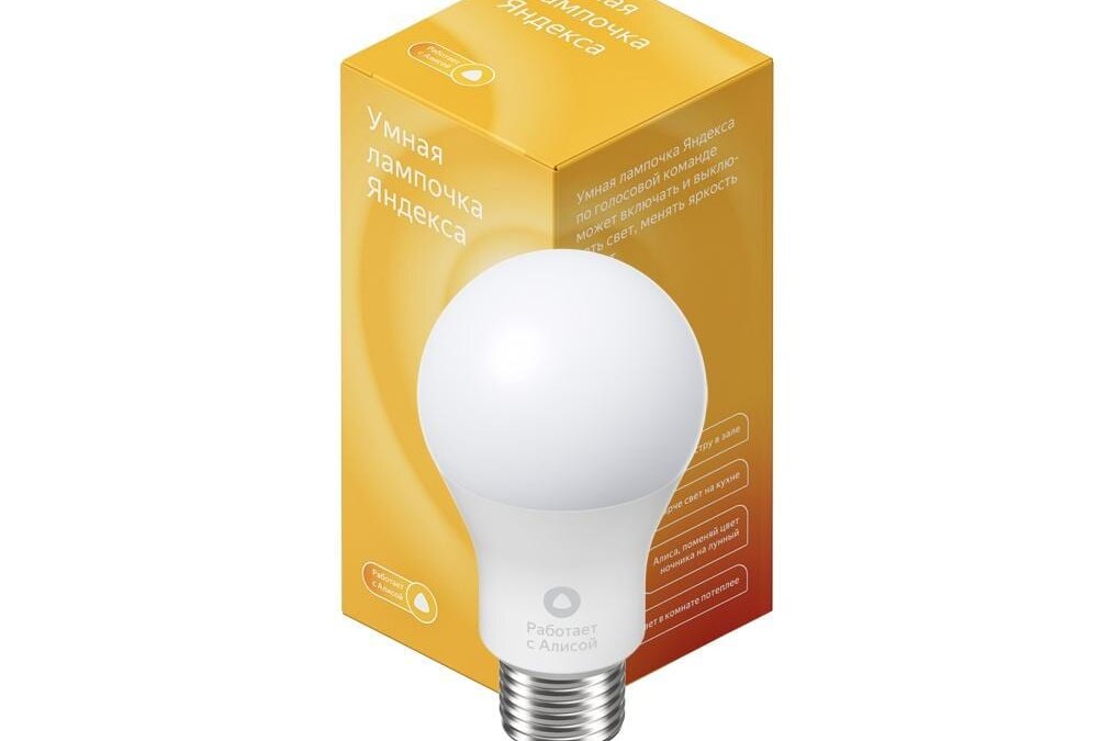 умная лампочка Яндекса в упаковке с желтым фоном