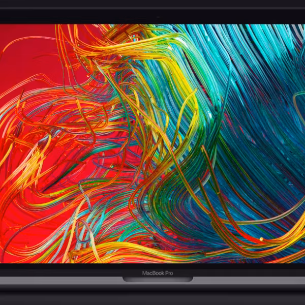 Ноутбук MacBook Pro с ярким дисплеем и цветной графикой