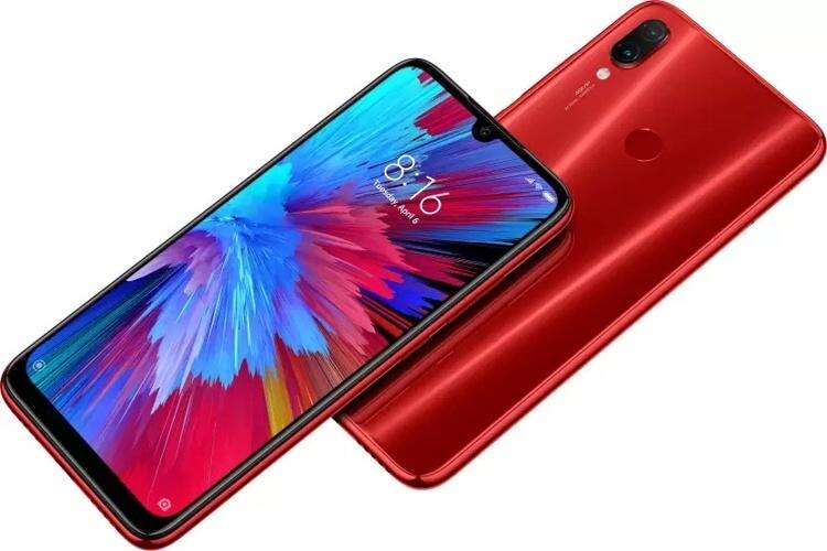 Красный смартфон Redmi Note 7S с двойной камерой и дисплеем с вырезом