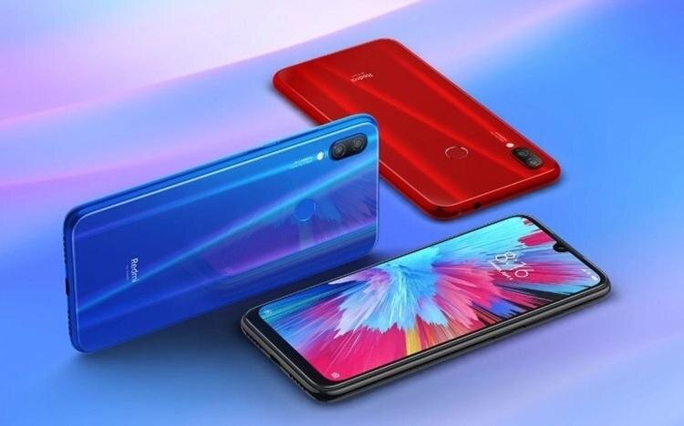 Два смартфона Redmi 10 2022 с тыльной стороны и дисплеями