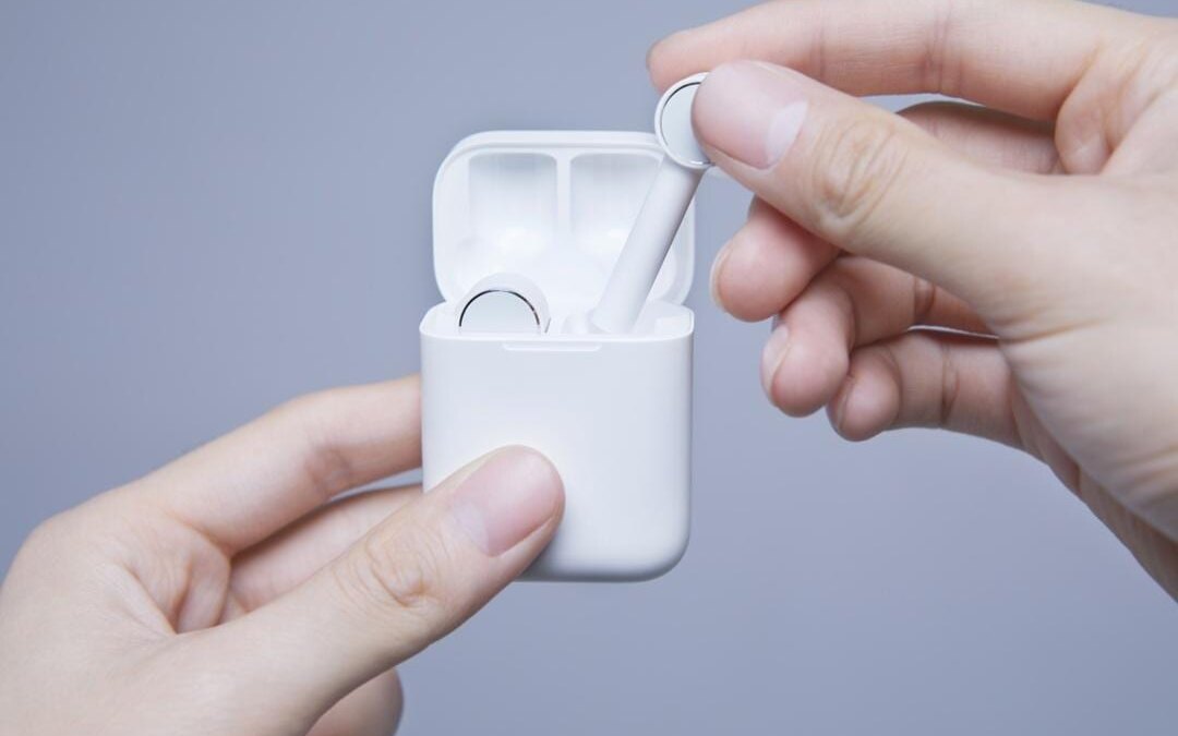 Xiaomi запускает Mi 9T, телевизоры Mi TV и Mi Smart Band 4 в России 9 mi true wireless earphones 02