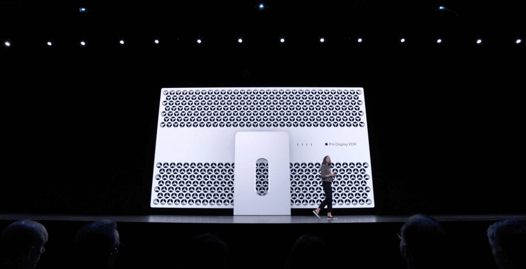 Презентация нового дисплея Pro Display XDR на сцене