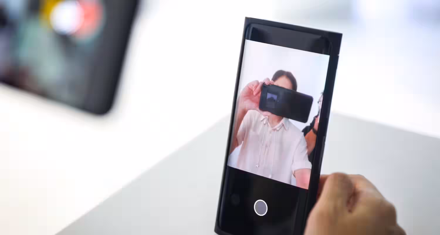 Oppo показала первую в мире подэкранную фронтальную камеру 2 tezgq2aowi0u