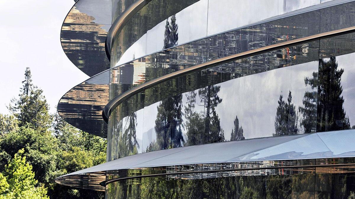 Apple откладывает возвращение в офисы из-за роста числа случаев COVID-19 2 apple park cupertino 5 20180106 1221453186