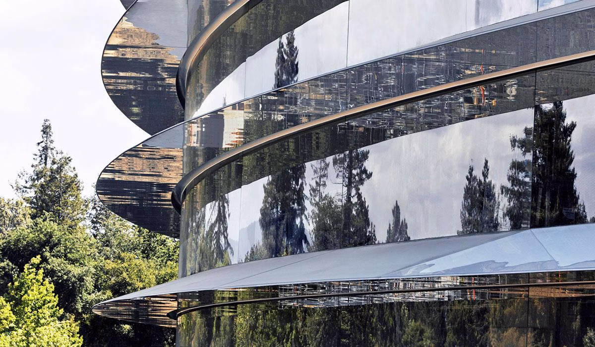 Apple откладывает возвращение в офисы из-за роста числа случаев COVID-19 2 apple park cupertino 5 20180106 1221453186