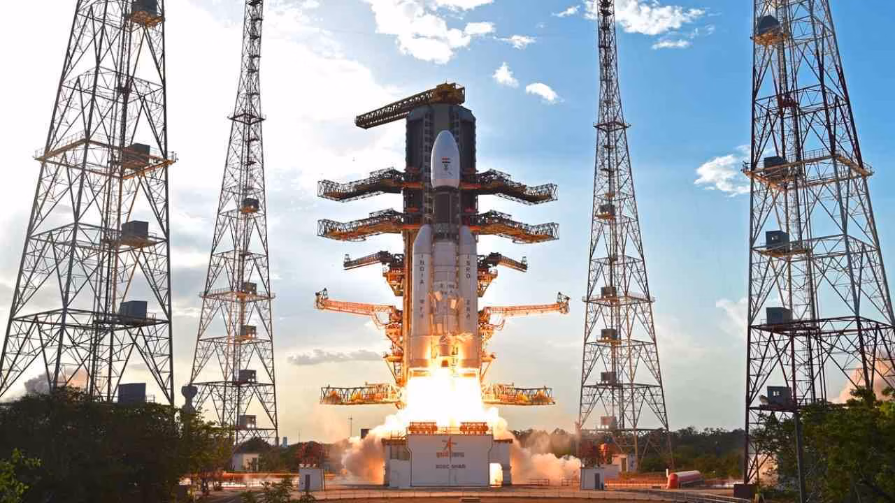 Запуск индийской ракеты Chandrayaan-2 на Луну прошёл успешно 4 chandrayaan 2 integrated with gslv mk iii will be moved to launchpad by 7 july firstpost