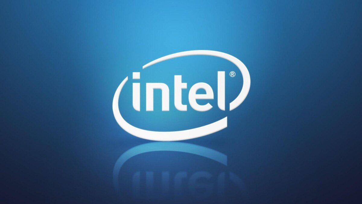 Синяя фон с логотипом Intel крупным планом
