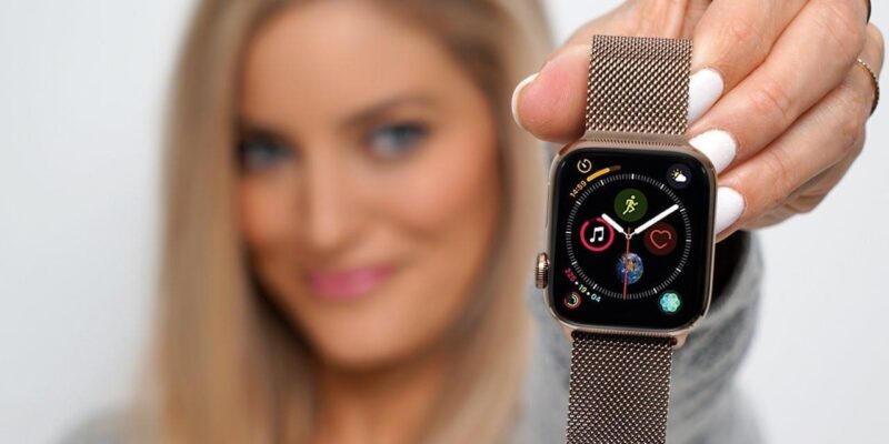 Apple вернула функцию рации в часы Apple Watch (maxresdefault 2)