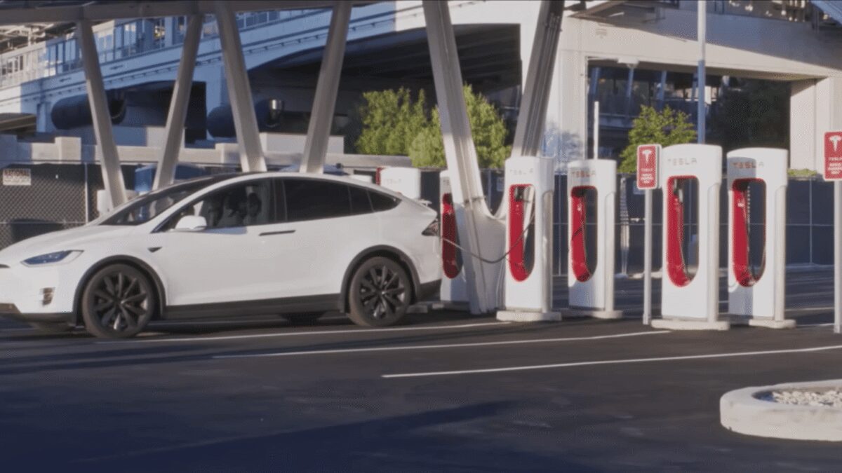 Tesla открывает станцию Vegas V3 Supercharger с питанием от солнечных батарей 5 tesla supercharger las vegas model