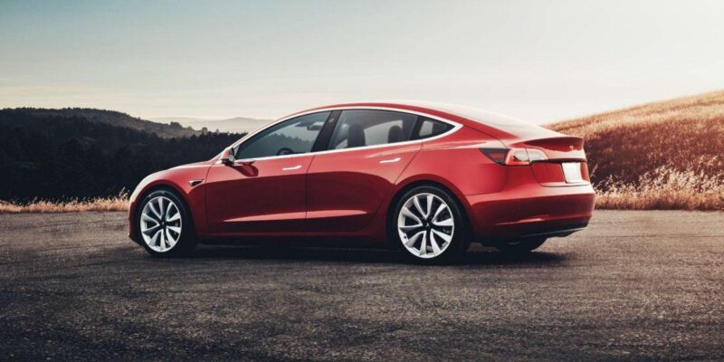 Tesla продала более 95 000 автомобилей весной 2019 года (tesla model 3 8134 1240x720 1)