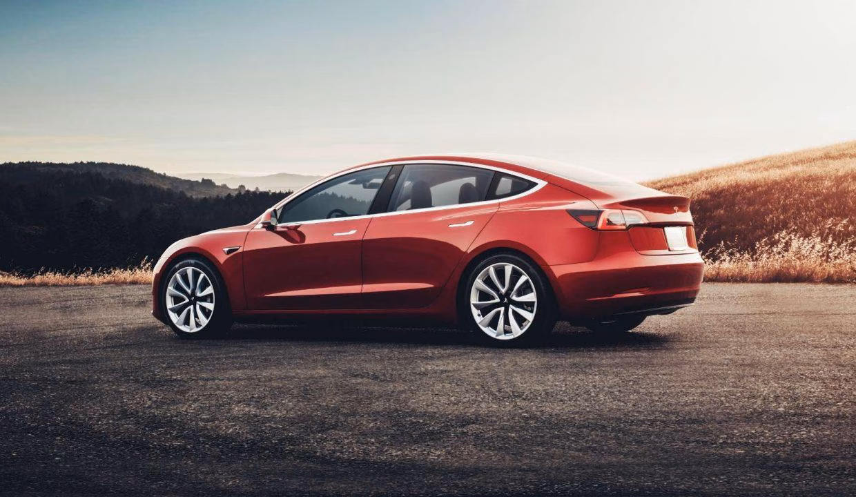 Tesla продала более 95 000 автомобилей весной 2019 года 2 tesla model 3 8134 1240x720 1