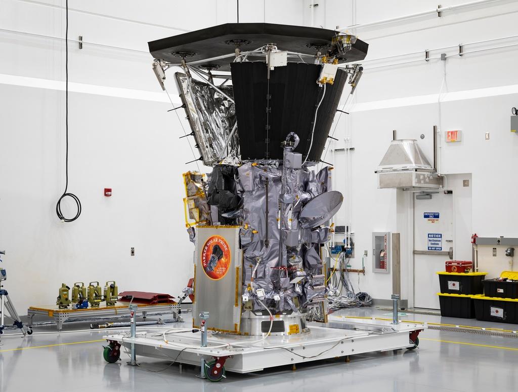 Космический Зонд Parker Solar Probe передал первые данные (06 still3 cleanroom)