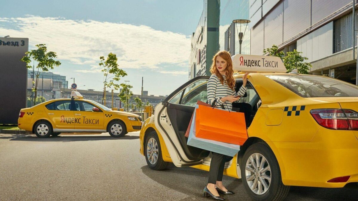 В интернете уже появились рендеры Samsung Galaxy Fold 2 3 28