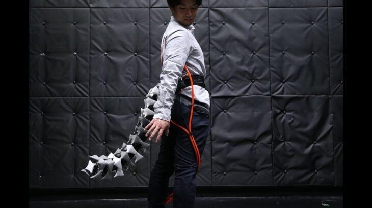 Японские изобретатели создали роботизированный хвост для людей (arque artificial biomimicry inspired tail for extending innate body functions)