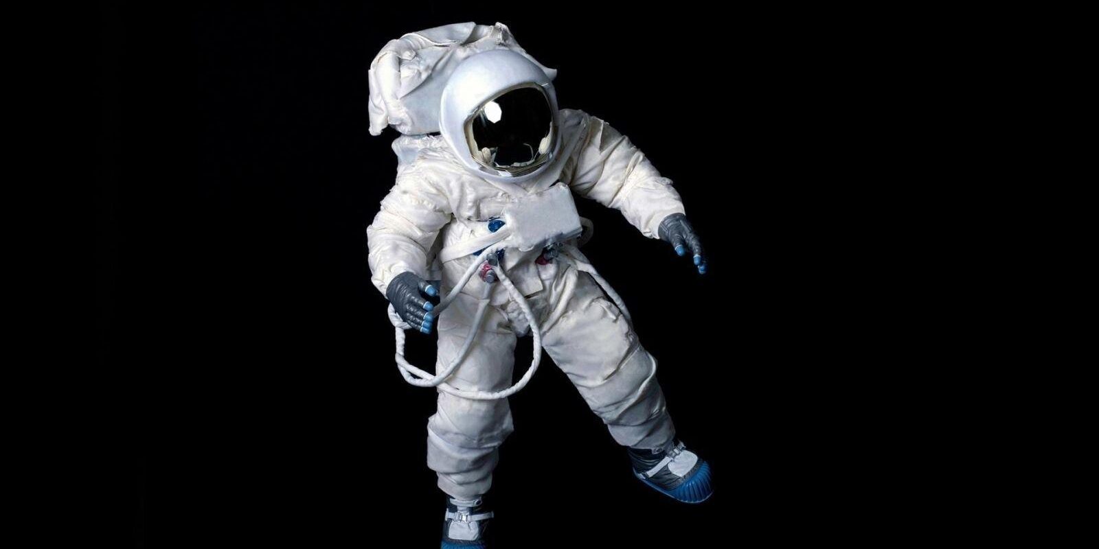 Российские специалисты планируют создать скафандр для лунной миссии 2 astronauta en el espacio