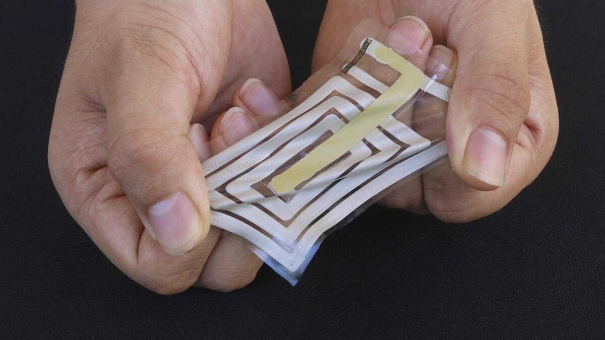 Создан "датчик-пластырь", отслеживающий состояние здоровья пользователя 2 bodynet sticker being stretched