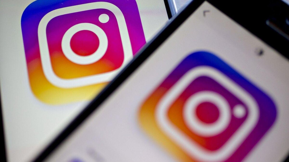 Иконка Instagram на мобильном экране смартфона