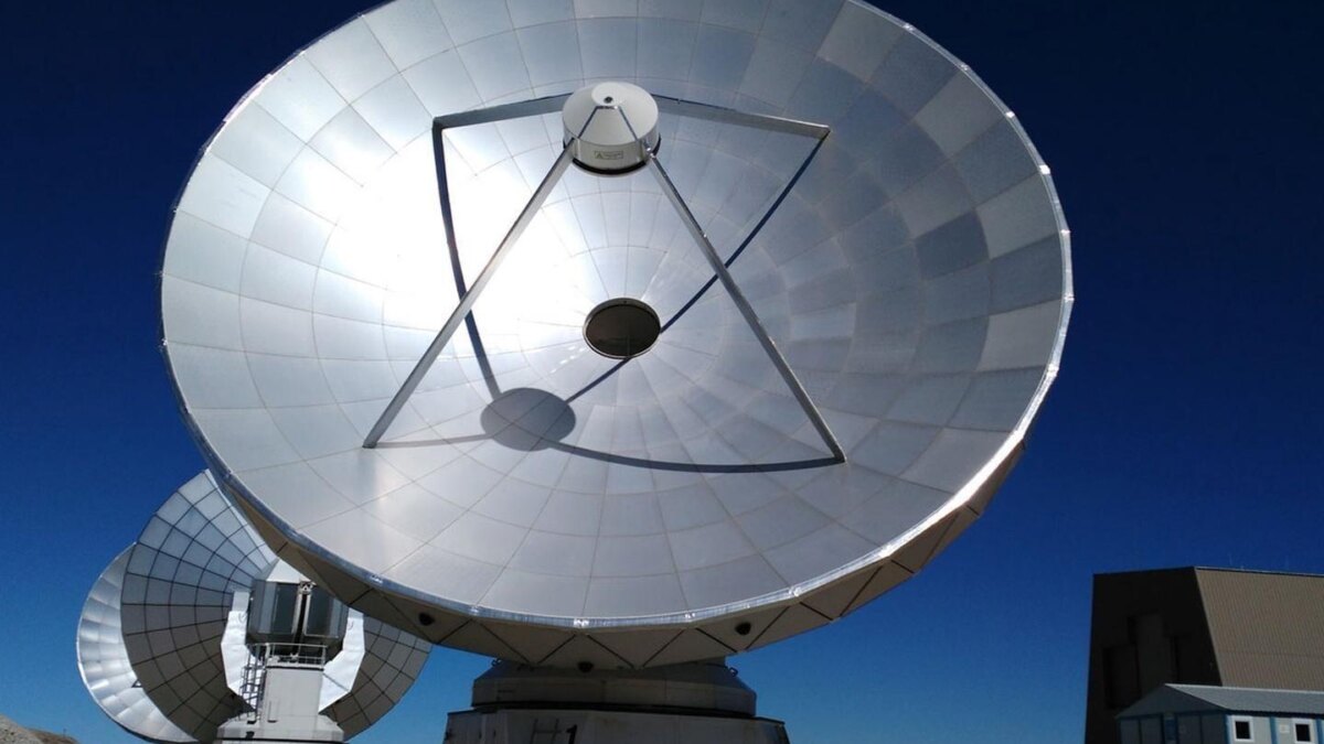 moon 1400 f2b76ee8a3c1586503eea15d650eba4d