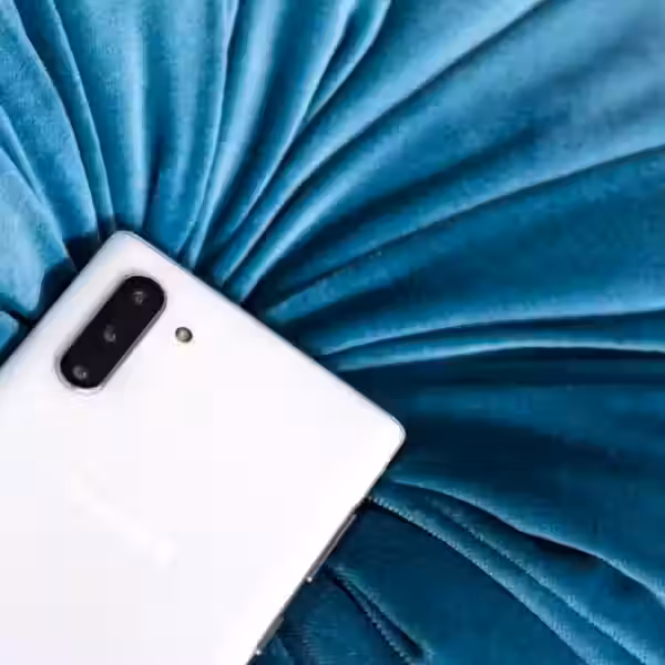 samsung galaxy note 10 plus aura white camera array back 1200x675 1