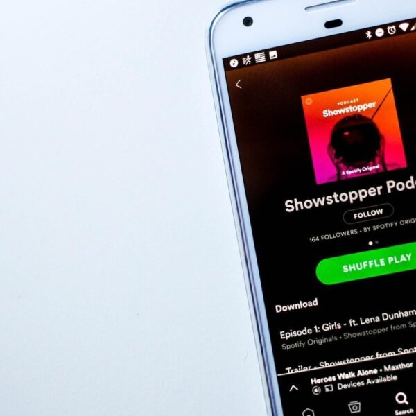 Spotify-подкастеры смогут получать информацию о своих слушателях (spotify hero)