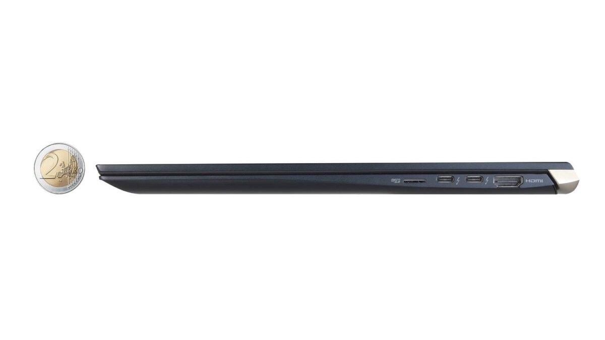 Боковой вид ноутбука Dynabook Tecra с портами