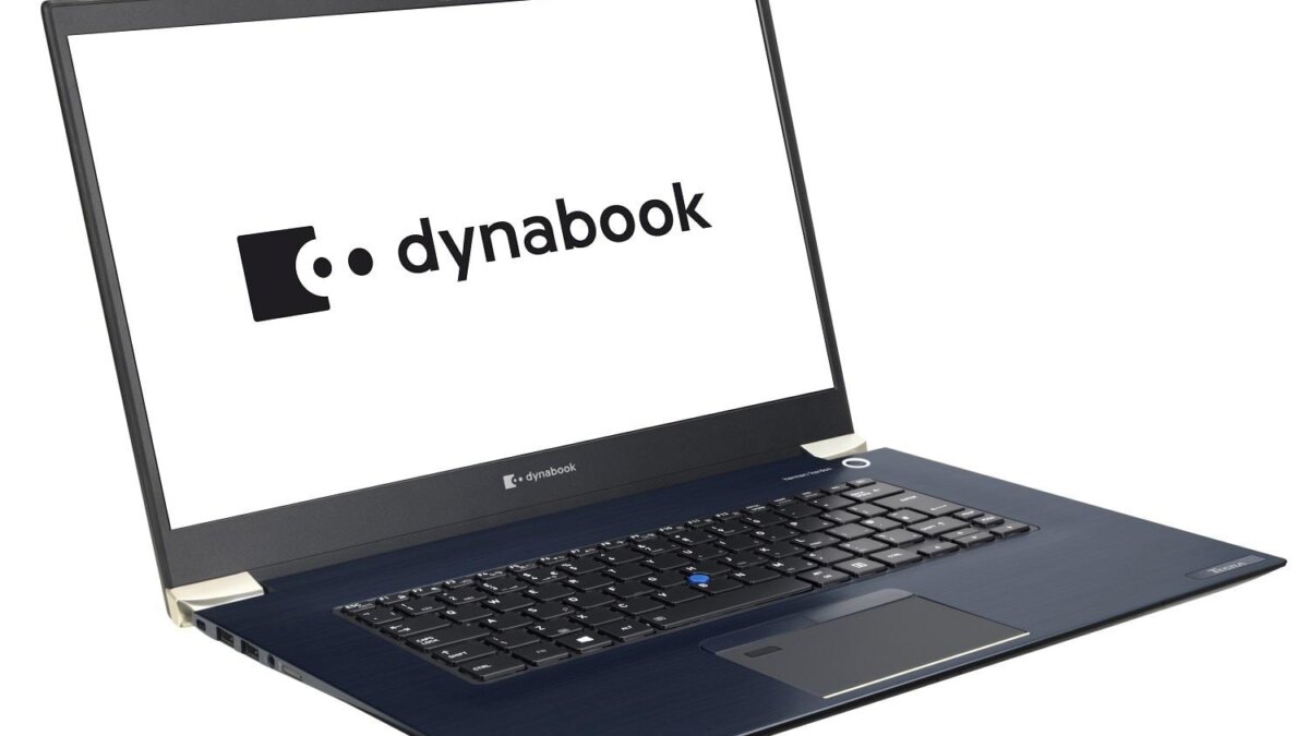 ноутбук Dynabook Tecra с открытым экраном и клавиатурой