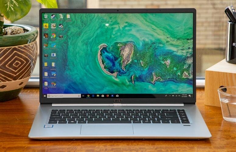 Ноутбук Acer Swift 5 с экраном и клавиатурой