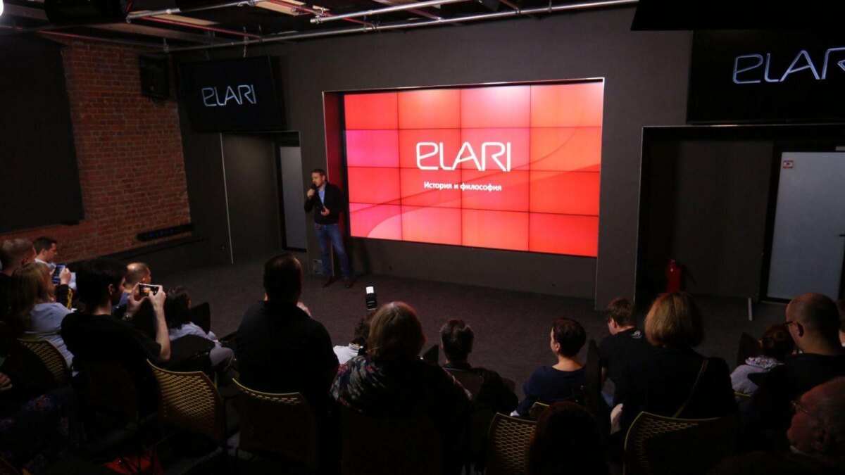 Презентация новых гаджетов ELARI на большой экран