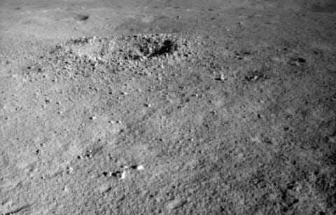 Ровер Yutu-2 обнаружил необычное вещество на поверхности Луны (wycmqunortpvyjvsqx1rgxod6ppsav 1)