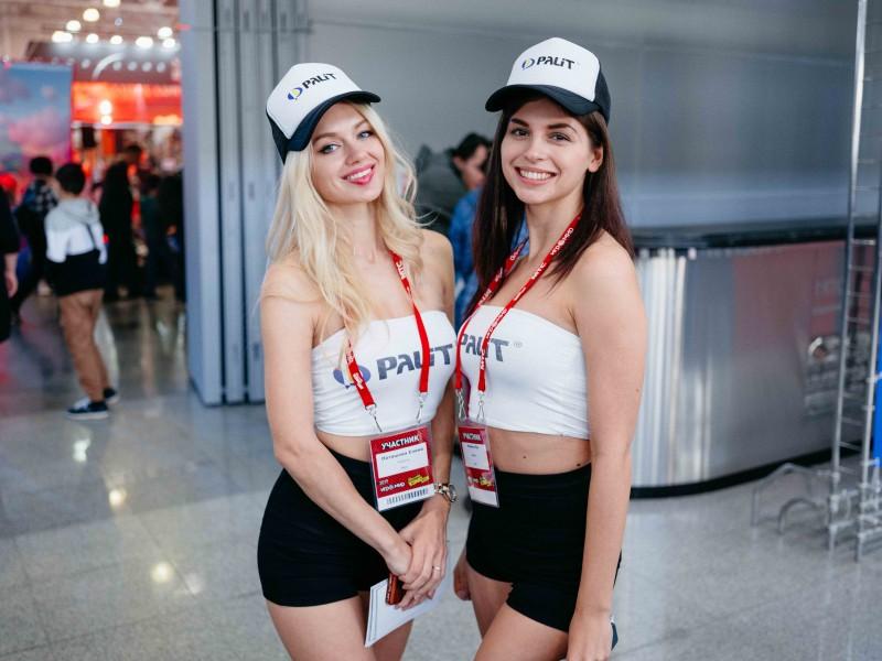 18+. Самые сексуальные девушки ИгроМира и Comic Con Russia 2019. День 2 (1017081 800)