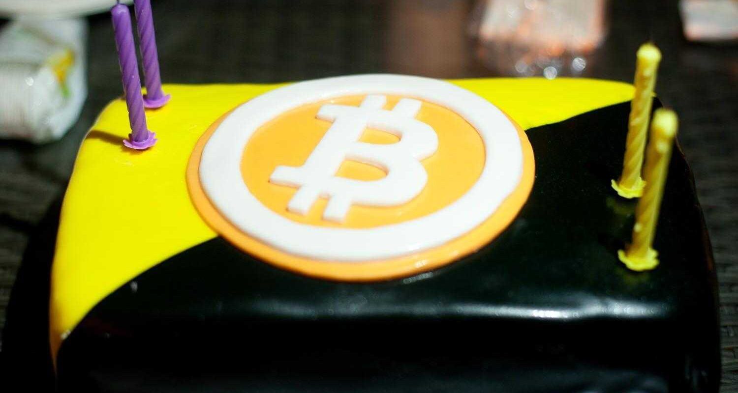 Биткоин отпраздновал свой 11-ый день рождения 2 1509430468