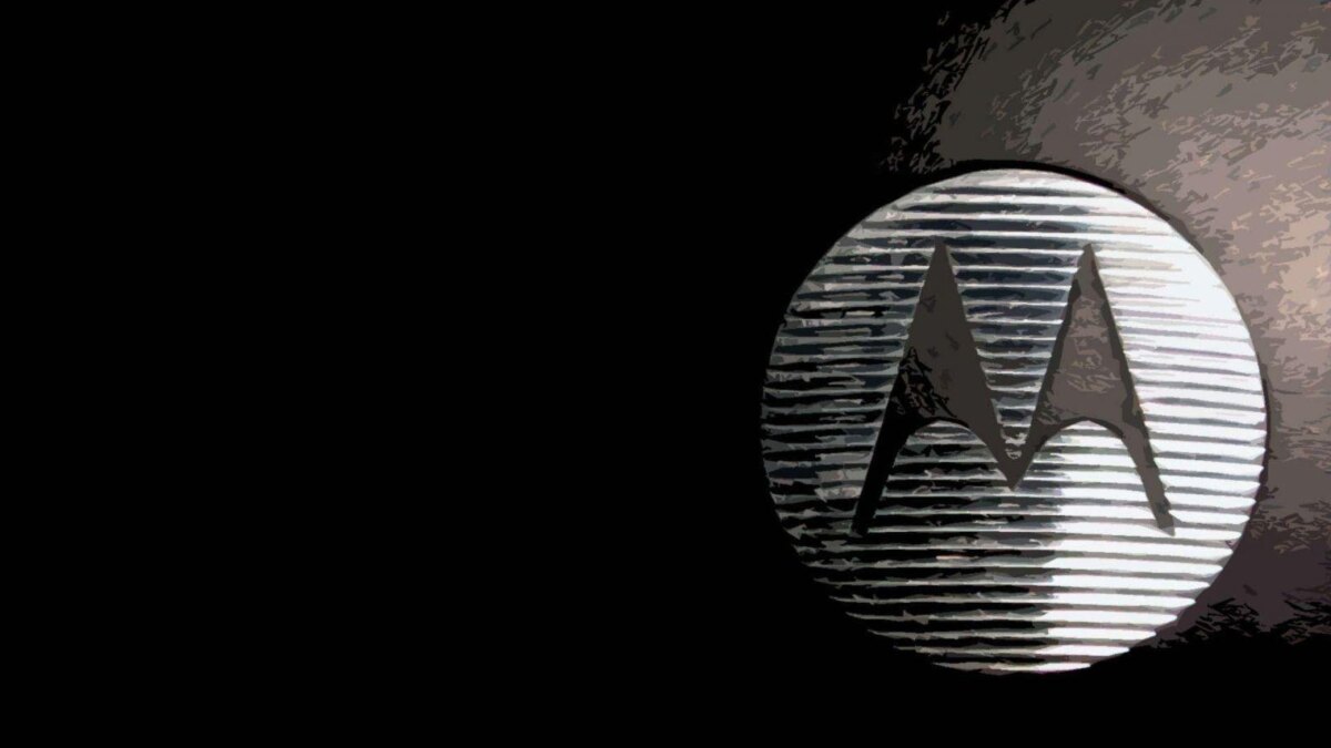 Логотип Motorola G8 на светлом фоне и лучами светов