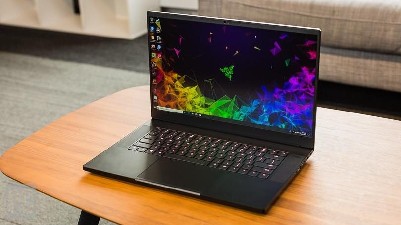 Ноутбук Razer с ярким дисплеем и клавиатурой