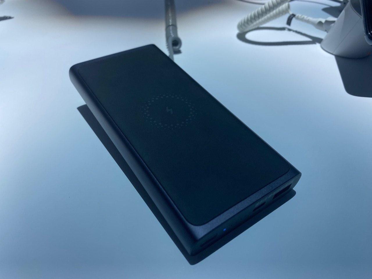 Компания Xiaomi представила чемодан, фен и аккумулятор (9hgw2qgkofg)