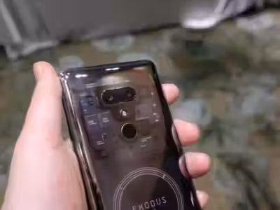 Смартфон HTC с внутренним биткоин-кошельком и графическим интерфейсом