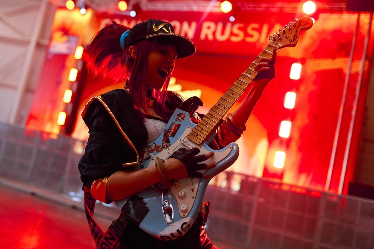 18+. ИгроМир и Comic Con Russia 2019. Самые красивые девушки. День 1 (fotoezh 5)