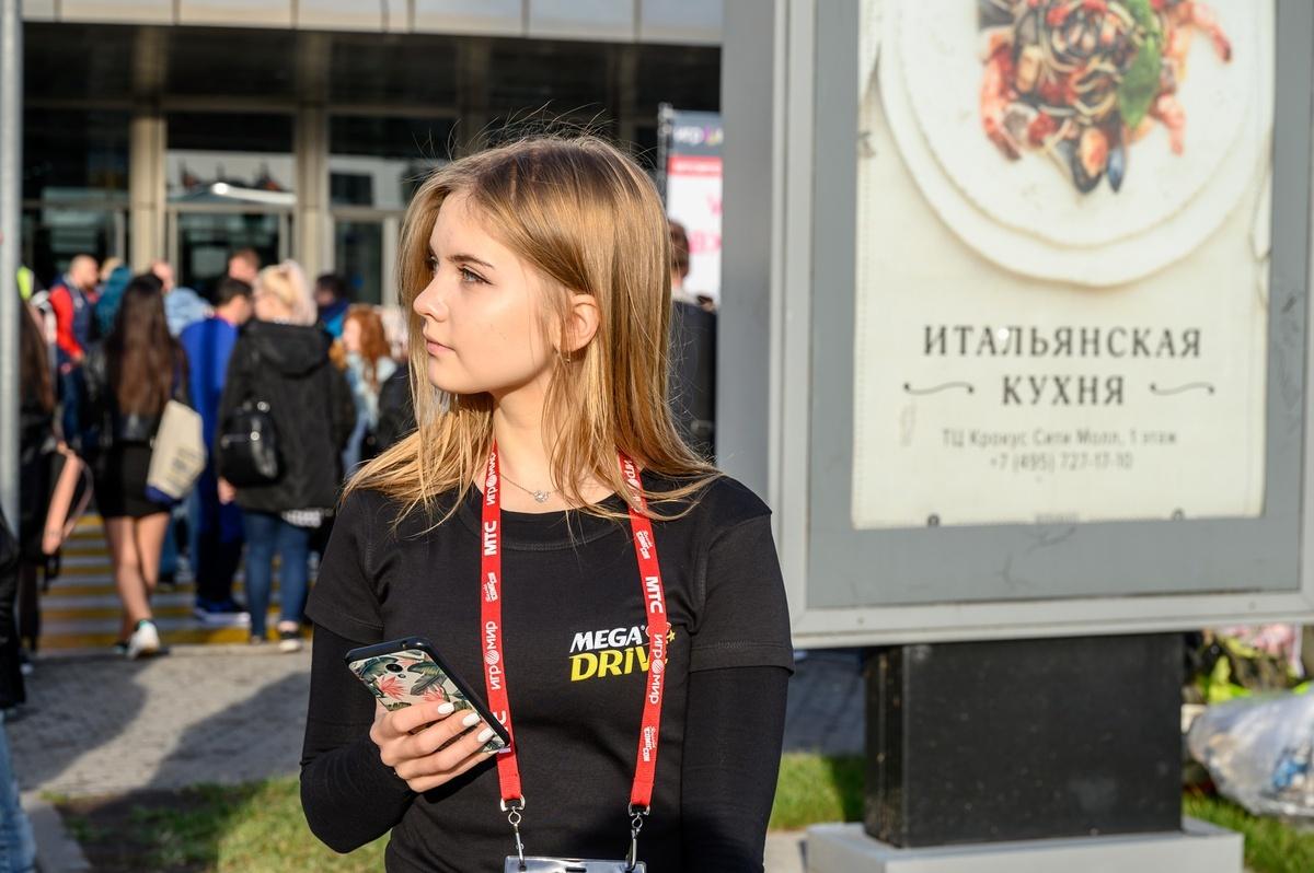 18+. ИгроМир и Comic Con Russia 2019. Самые красивые девушки. День 1 (fotoezh 12)