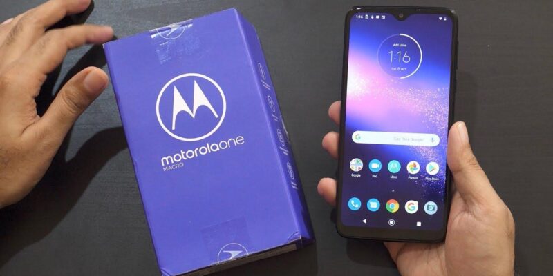 Motorola представила смартфон Motorola One Macro (maxresdefault 6)