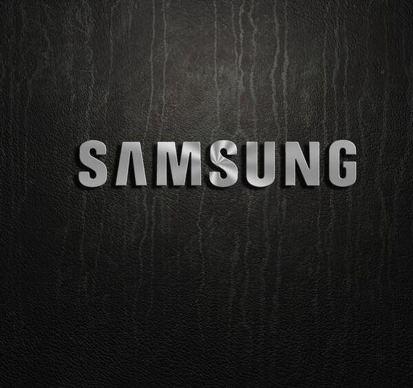 Samsung запатентовала новый дизайн смартфона с торчащей сверху чёлкой (tmb 157727 7049)