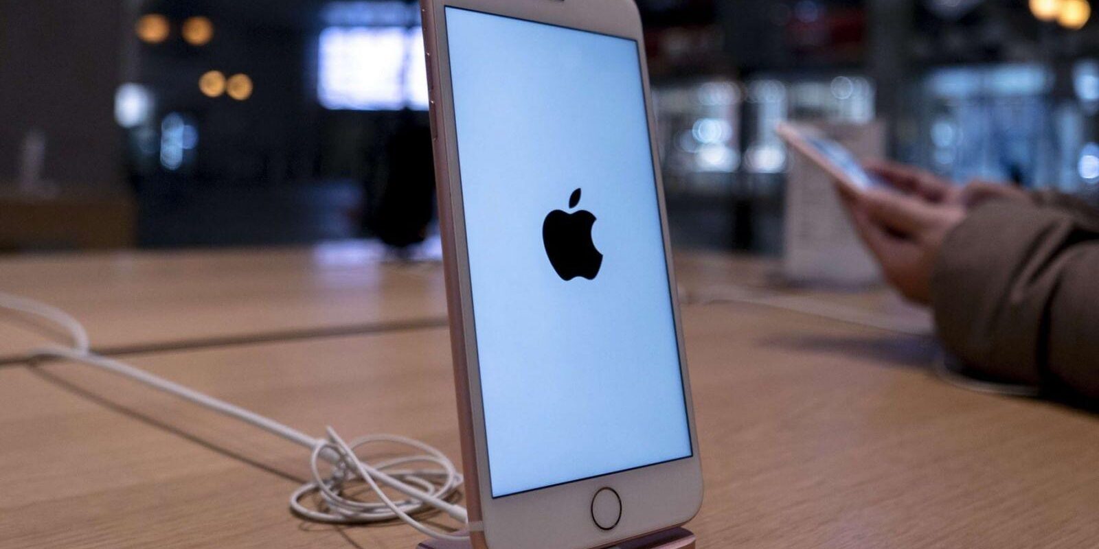 В России резко подешевели старые версии "айфонов" 2 apple