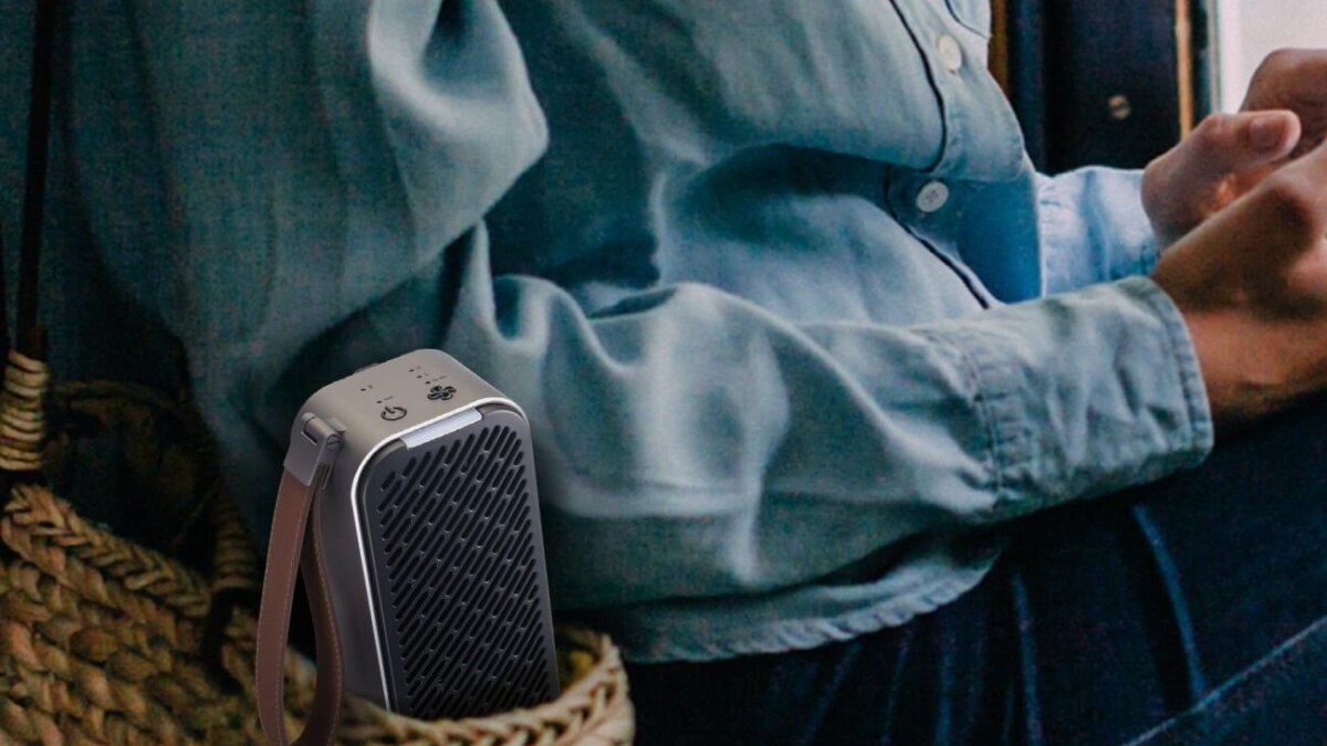 Портативный очиститель воздуха LG PuriCare Mini в сумке
