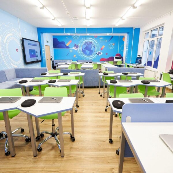HP запускает первый в России класс будущего HP Learning Studio (1 4)