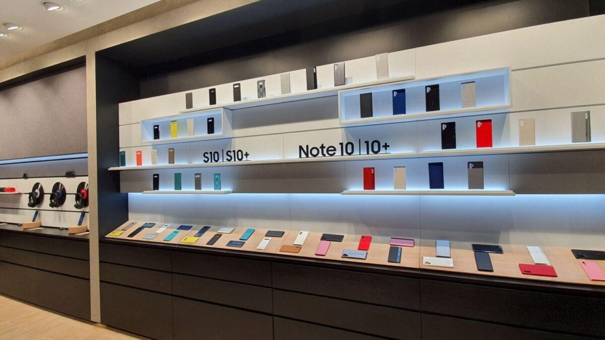 Samsung открывает обновленный флагманский магазин на Тверской 5 20191225 153017 scaled