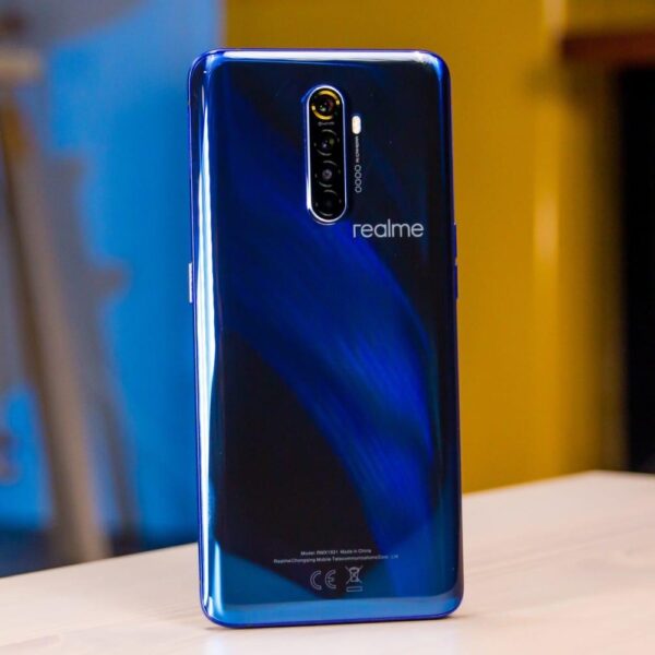 Компания Realme объявила о начале продаж в России флагманского смартфона Realme X2 Pro (3434)
