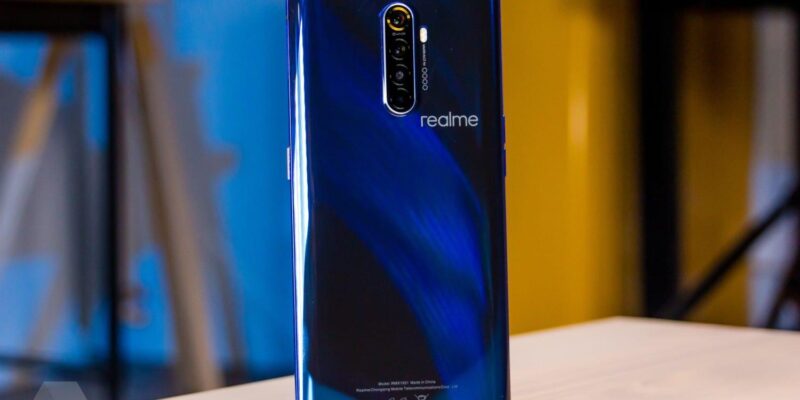 Компания Realme объявила о начале продаж в России флагманского смартфона Realme X2 Pro (3434)