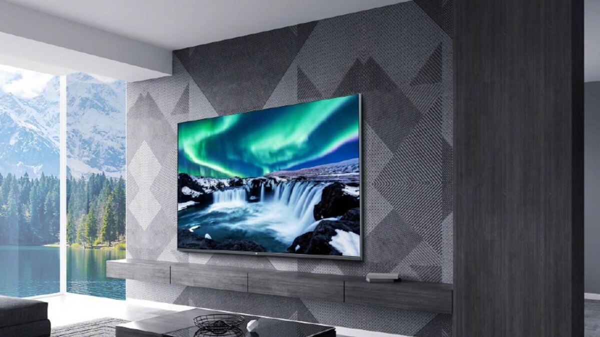 Современный 스마트-телевизор Xiaomi Mi TV 5 Pro на стене