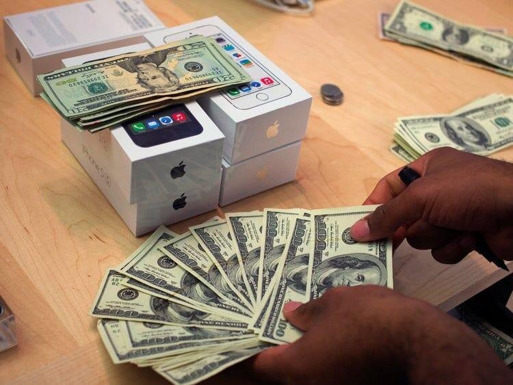 Apple запустила акцию "Самый умный способ купить ваш следующий iPhone" 4 55fae01bdd08952d3d8b45db 750 563